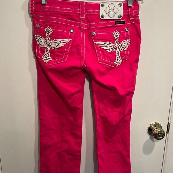 Miss Me Jeans Hot Pink Low Rise Wing Embellished Cuffed Capri, Size 27 - Picture 7 of 16